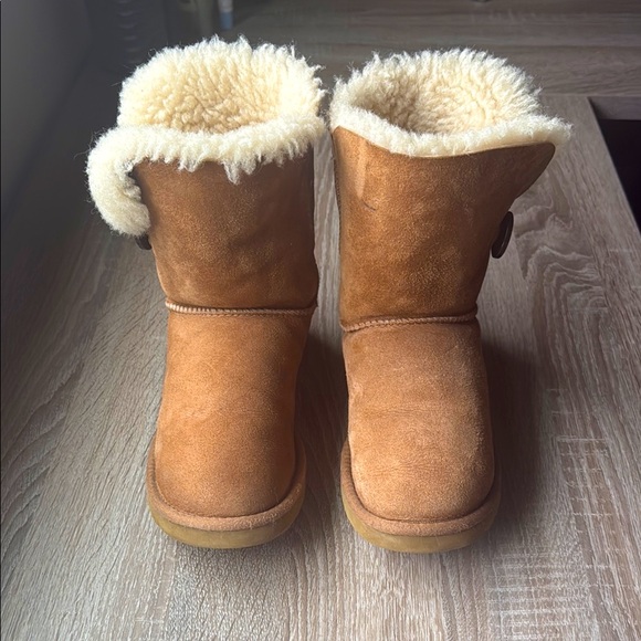 Ugg Bailey Button Women’s Boots in Chestnut - Picture 2 of 7